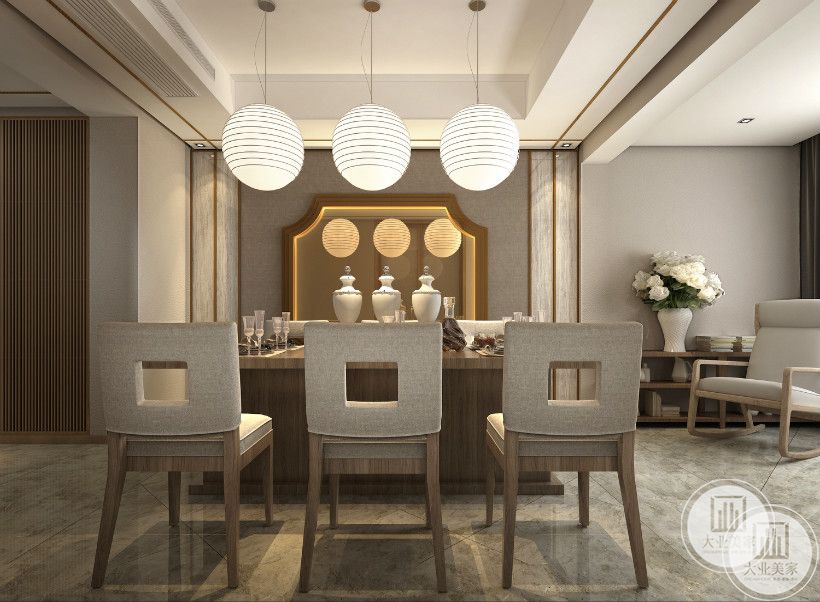 餐厅效果图：餐厅使用六人位，满足了居家需求，三个球灯明亮而不刺眼，温馨和谐，侧面背景墙一面镜子个性十足。