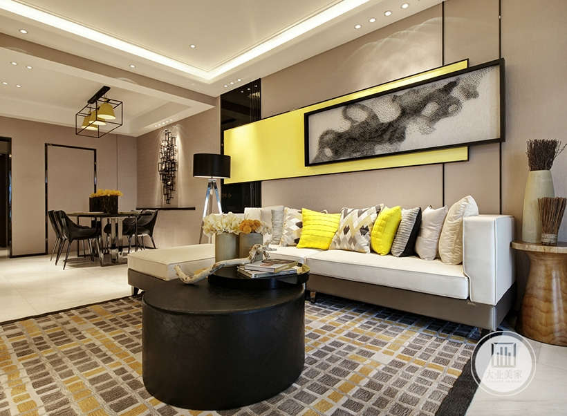 客厅效果图-米黄色的墙体装扮，整体色系为暖色系，温馨浪漫简约时尚，沙发背景墙的黄色跳色更令人眼前一亮。