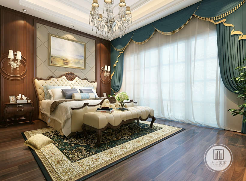 卧室孔雀绿丝绒窗帘，高级又大气，床头背景是灰色硬包加护墙板，色彩搭配上也选择了优雅的浅色调，不仅划分了家里不同的空间，又让房子的格局更为清晰。