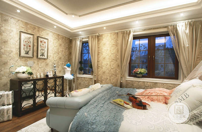客卧室效果图-客卧室的整体色调相对来说更加素雅一些，卧室整体为壁纸，夜晚的降临，开个小灯，浪漫温馨。 
