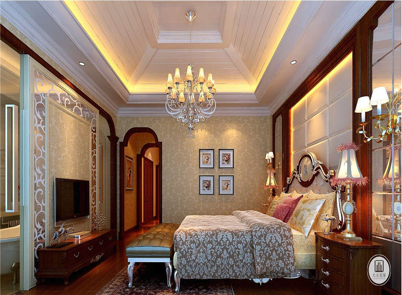 卧室个性的异形吊顶，床头使用米白色软包，古典欧式风格不仅仅豪华大气，更具有浪漫、惬意，让人回到家之后感觉到温馨。