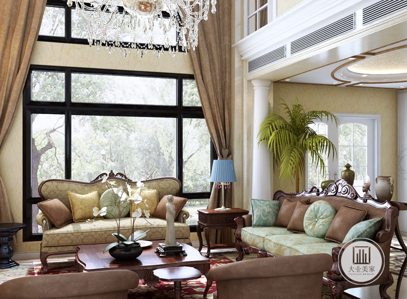 客厅效果图-米黄色的墙体装扮，欧式的水晶吊灯，以华丽的装饰、明亮的色彩、精美的造型达到雍容华贵的装饰效果。