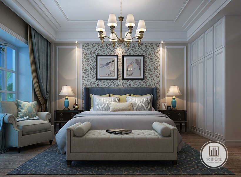 卧室欧式风格的设计会给人一种尊贵奢华的感觉，再搭配一点现代的感觉可以让整个空间舒适大方，床尾放的小沙发很方便。
